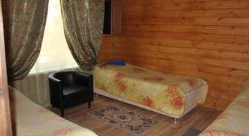 Трехместный номер эконом-класса с общей ванной комнатой в Гостинице Guest house Solnechniy Khadzhokh